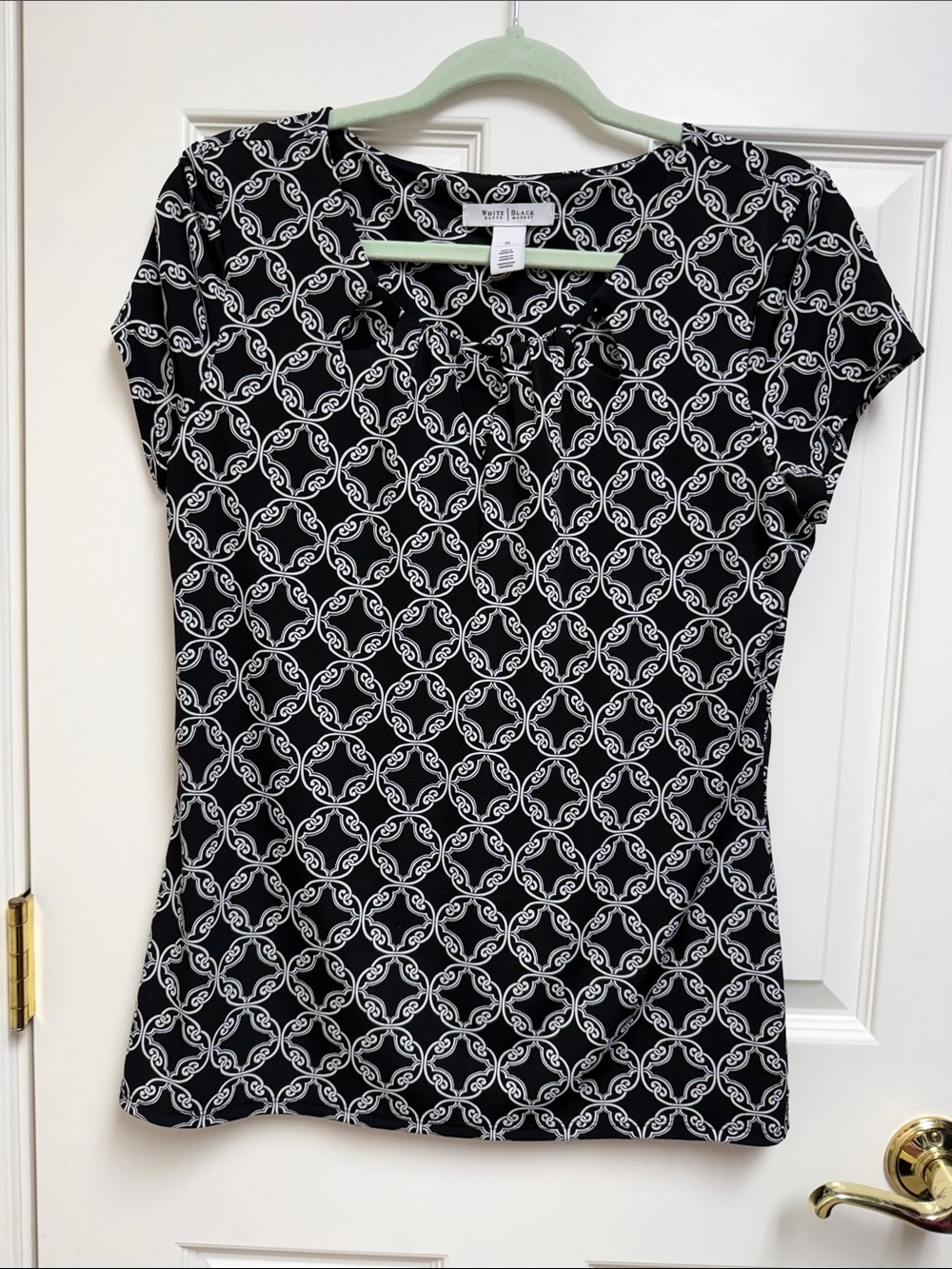 White House Black Market Black & White Geometric Cap Sleeve Top
